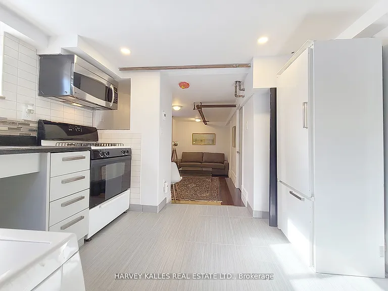 27 Hiawatha Rd #5 — Photo 7