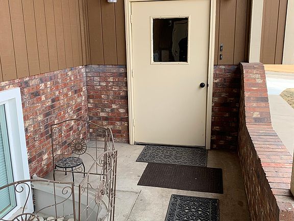 #3211-B Entryway
