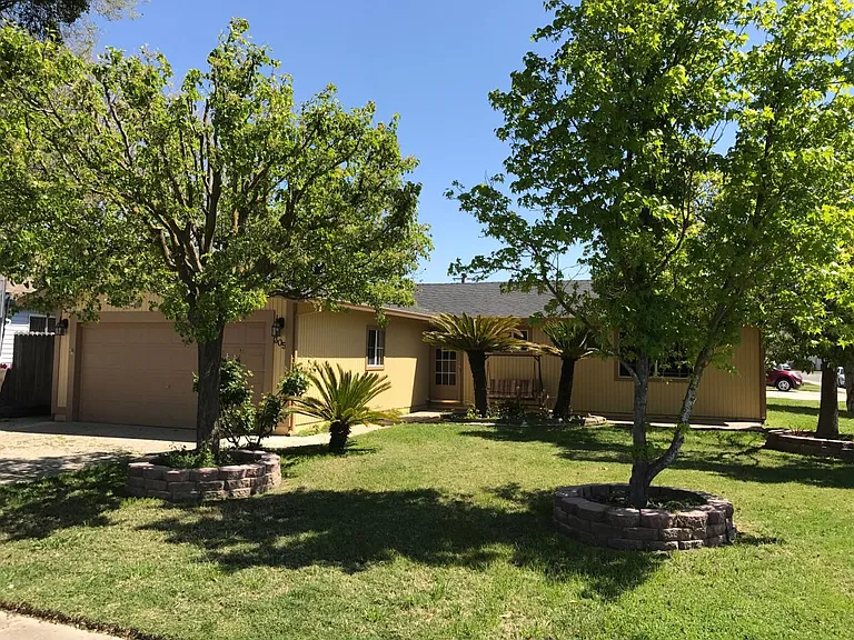 305 Georgiana Dr — Photo 1