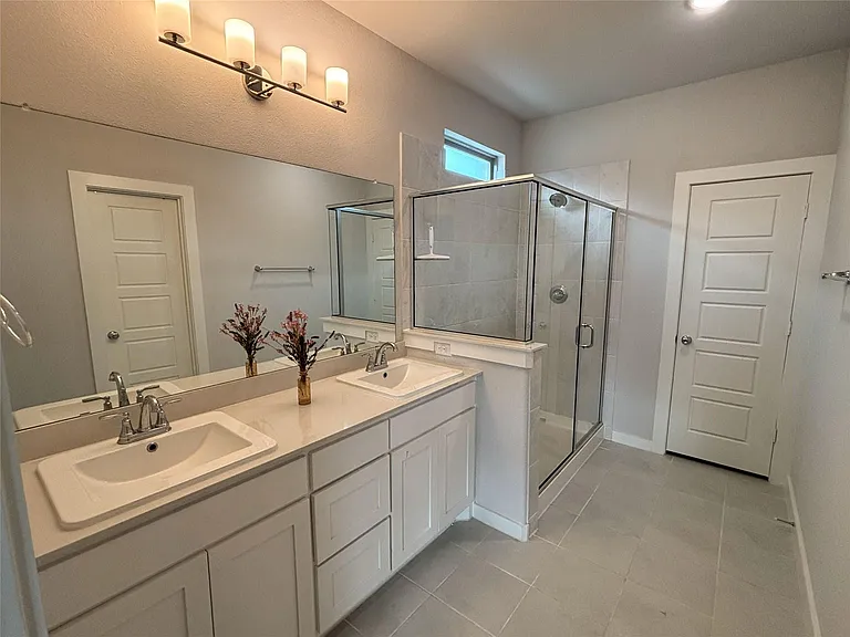2029 Dovedale Dr — Photo 10