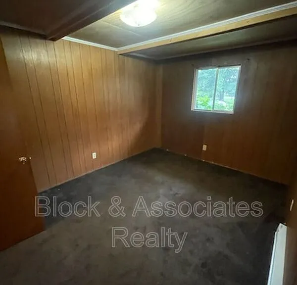504 Lake Dr — Photo 7