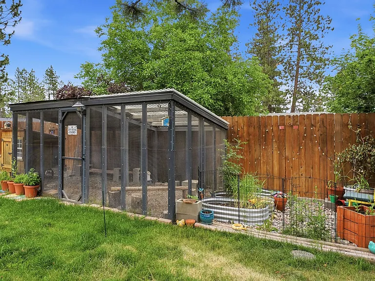 3906 E 31st Ave — Photo 30