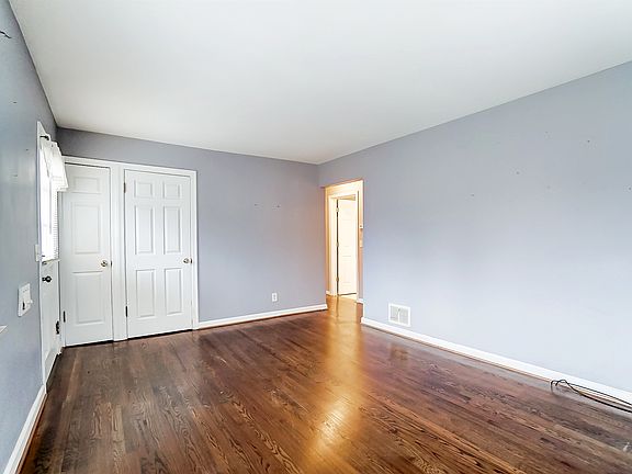 4th image of 3713 Meadowview Dr