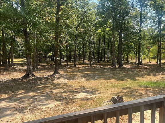 2nd image of 128 Seals Rd