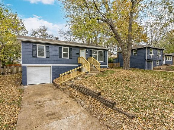 2nd image of 614 NW Village Dr