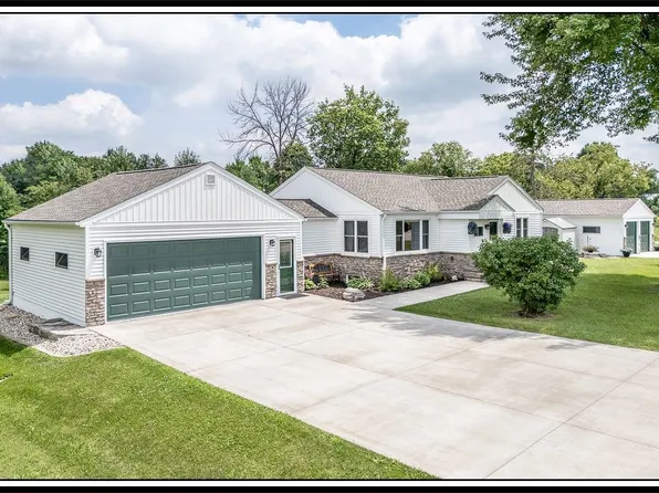 N2742 Givens Rd, Hortonville, WI 54944