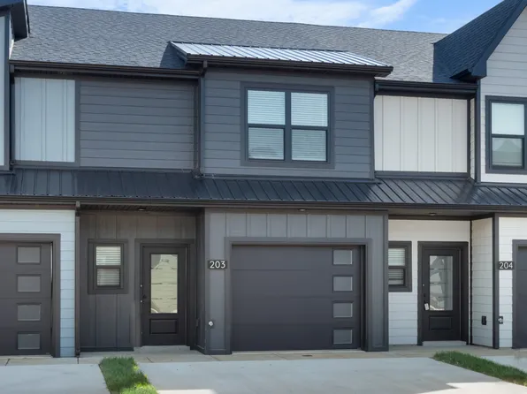 203 Jonathan Wade Cir, Clarksville, TN 37043