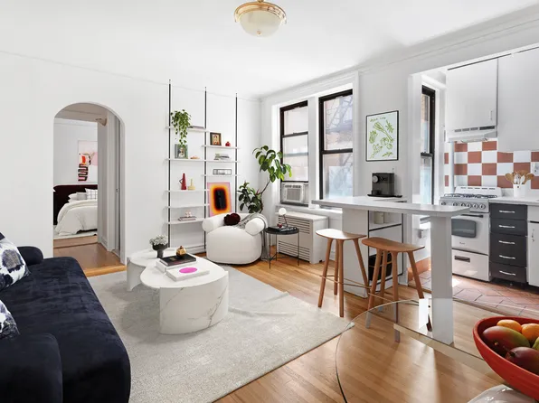 319 West 18th Street image 1 of 15
