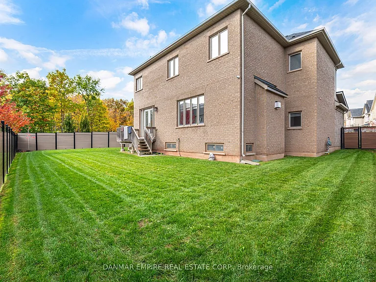 2118 Vineland Cres — Photo 49