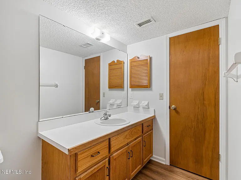 702 Meadowbrook Dr #2 — Photo 15