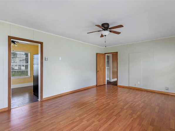 108 Spruce Ln, Daisetta, TX 77533