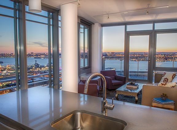 4th image of 554 W 54th St #30K