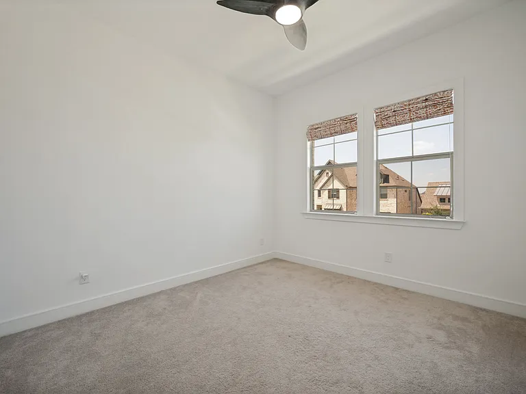 724 Danbury St — Photo 19