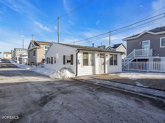 2nd image of 21 E Dune Way #121