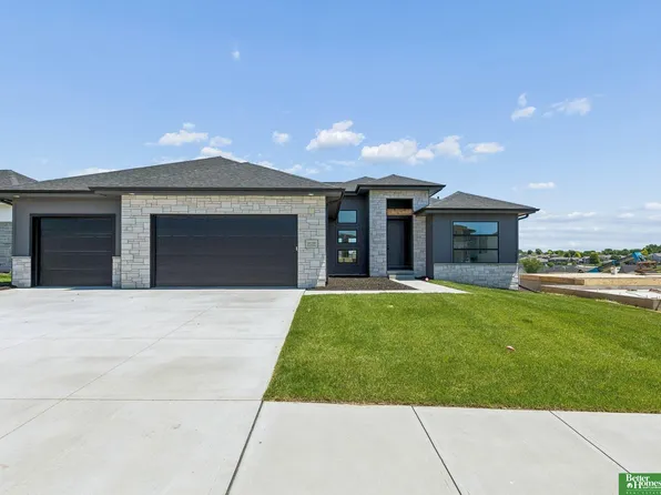 10709 S 219th Ave, Gretna, NE 68028