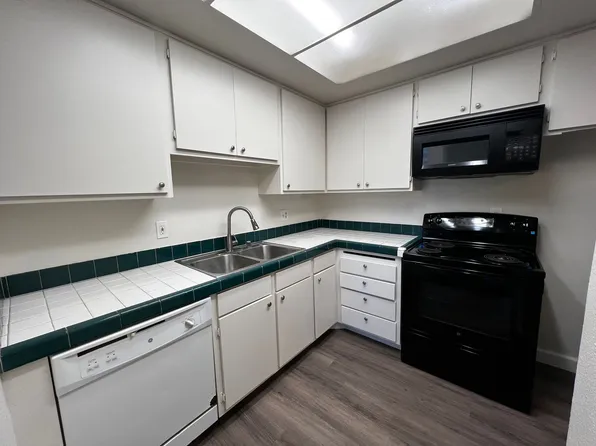475 N Midway Dr Unit 114, Escondido, CA 92027