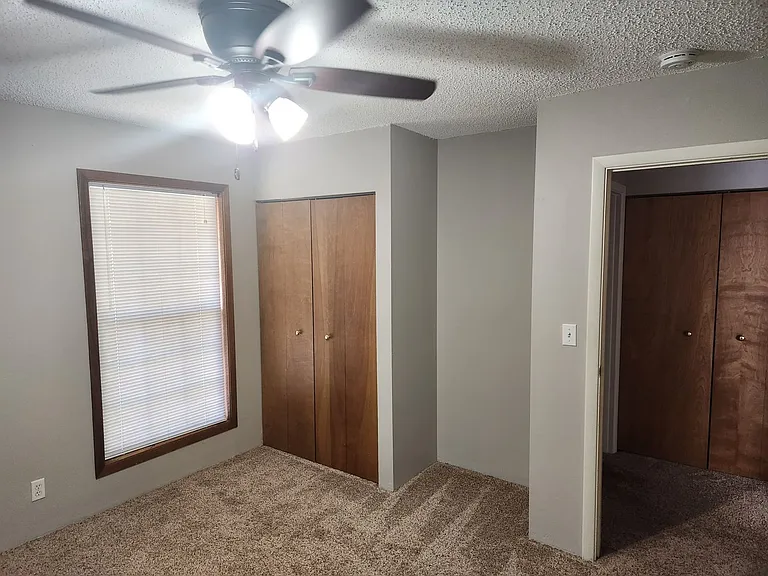 Pleasant Court Apartments — Photo 40