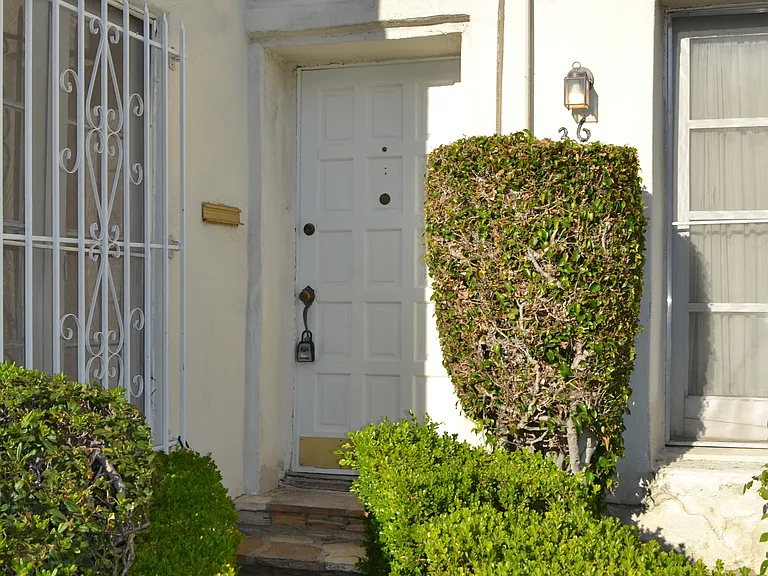 936 S Sherbourne Dr — Photo 23