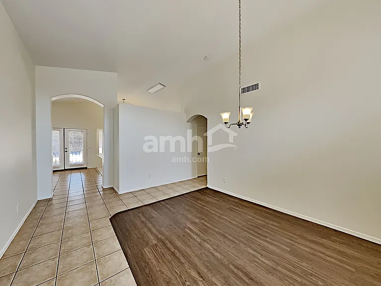 12554 W Holly St — Photo 10