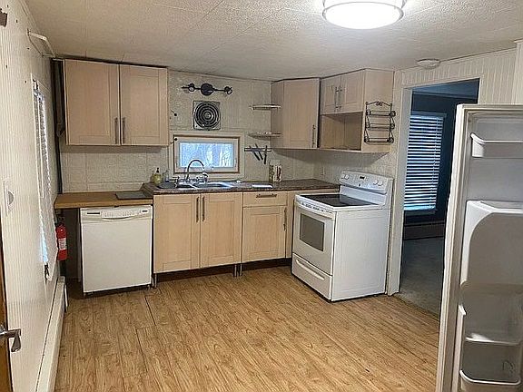 Kitchen looking left 