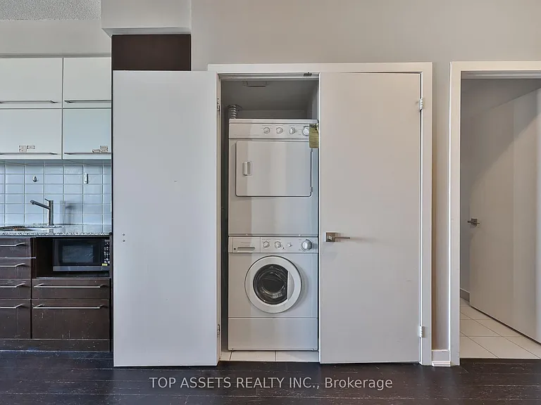770 Bay St #2112 — Photo 22