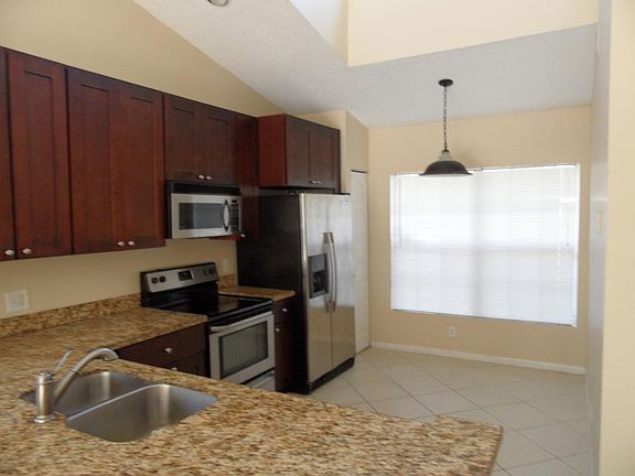 stainless steel appliances and granite countertops