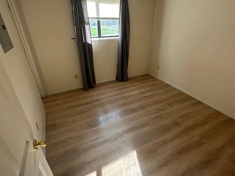 1121 Central Ave — Photo 5