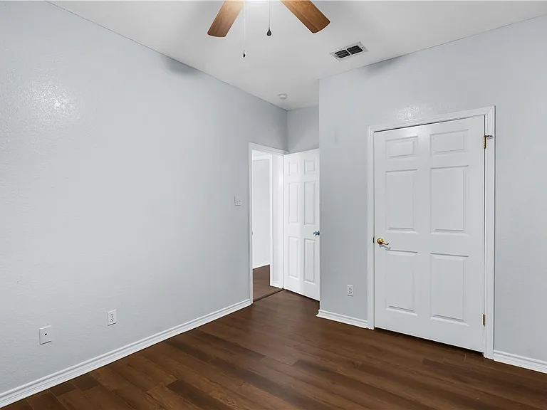 7658 Clearbrook Dr — Photo 21