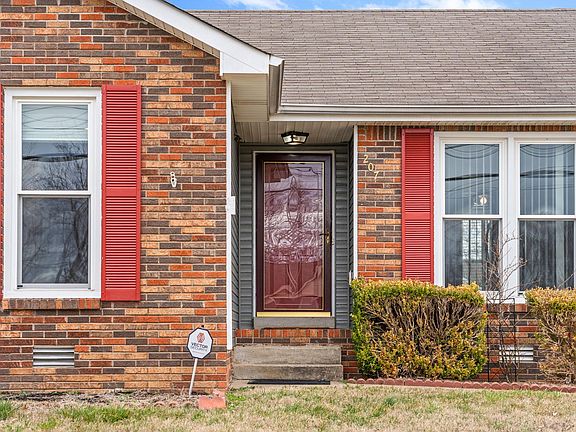 3rd image of 207 Moncrest Dr