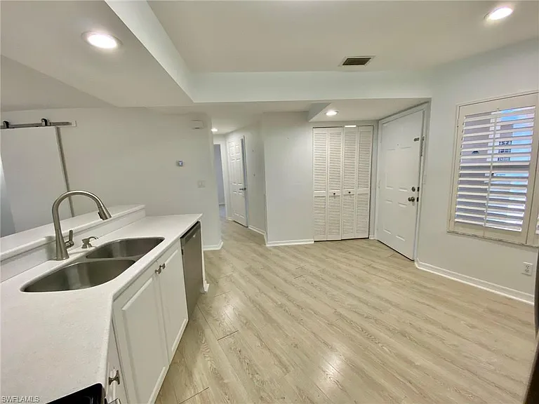 1096 Woodshire Ln #C212 — Photo 20