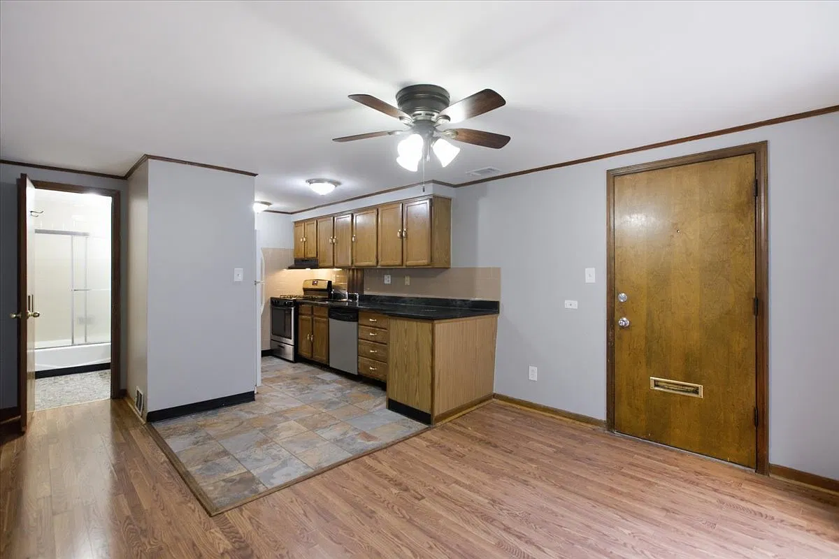 1128 W Diversey Pkwy — Photo 3