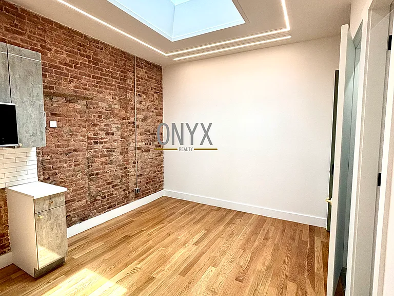 60-84 Catalpa Ave #2 — Photo 2