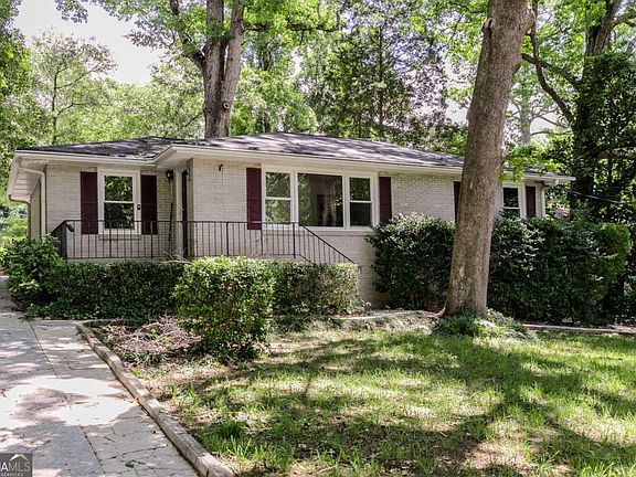 2nd image of 798 Larry Ln