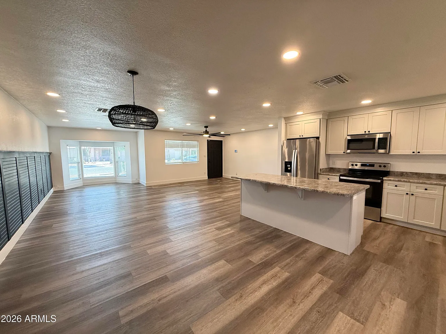 3 bed, 2.0 bath, 1820 sqft, $2,500 — Photo 3