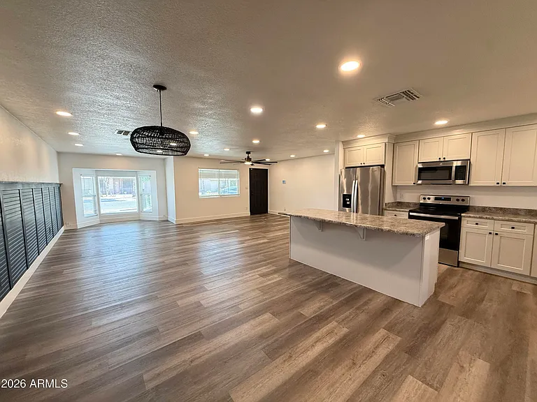 2116 E Marconi Ave — Photo 3