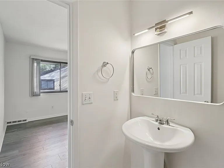 4473 Habersham Ln S — Photo 24