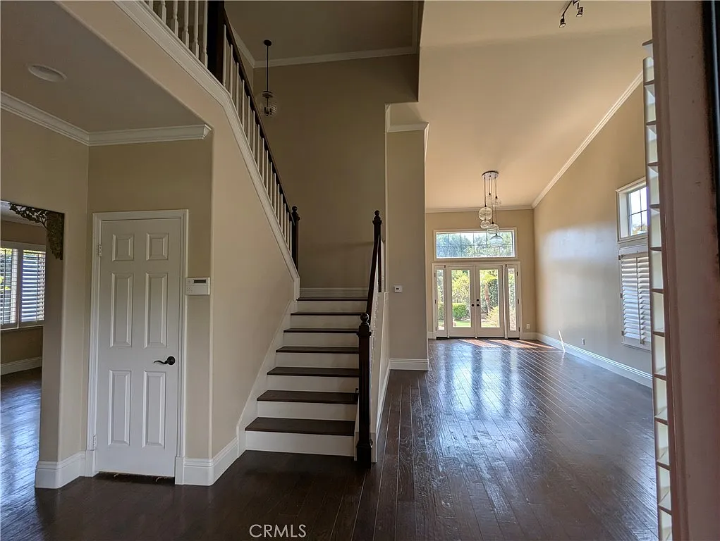 4 bed, 2.5 bath, 2394 sqft, $5,400 — Photo 4