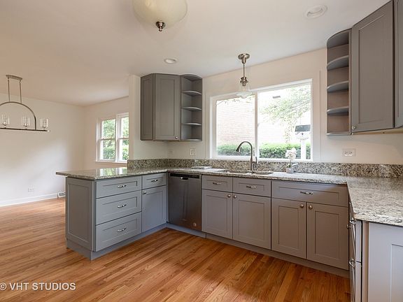 3rd image of 108 W Sheridan Pl