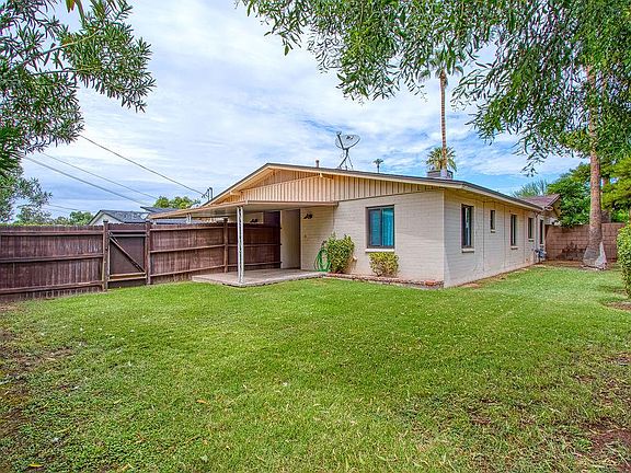 Fenced Backyard - Covered Patio