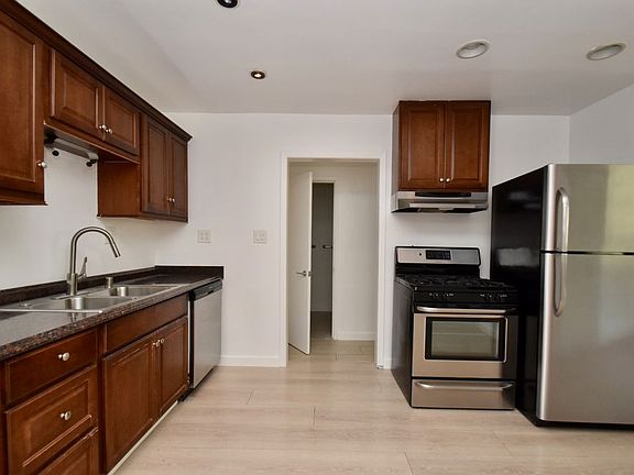 2nd image of 941 Sir Francis Drake Blvd Ste B