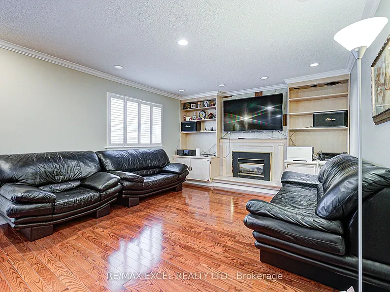 108 Babcombe Dr — Photo 19