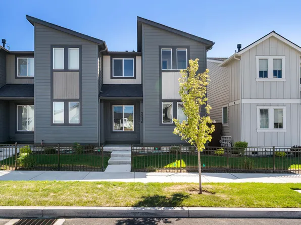 3015 NE Red Jasper Pl, Bend, OR 97701