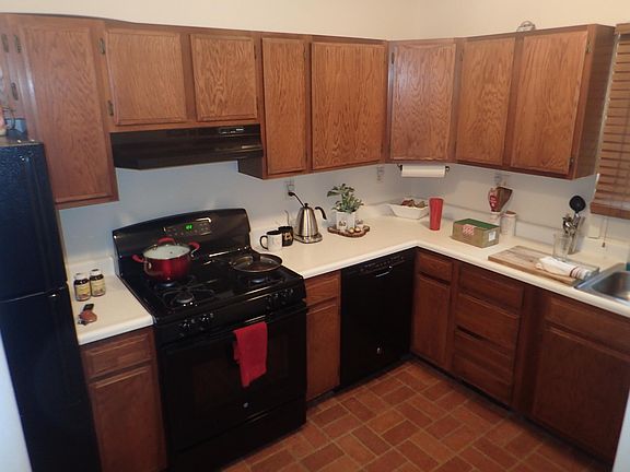 2nd image of 919 Plum St APT 1