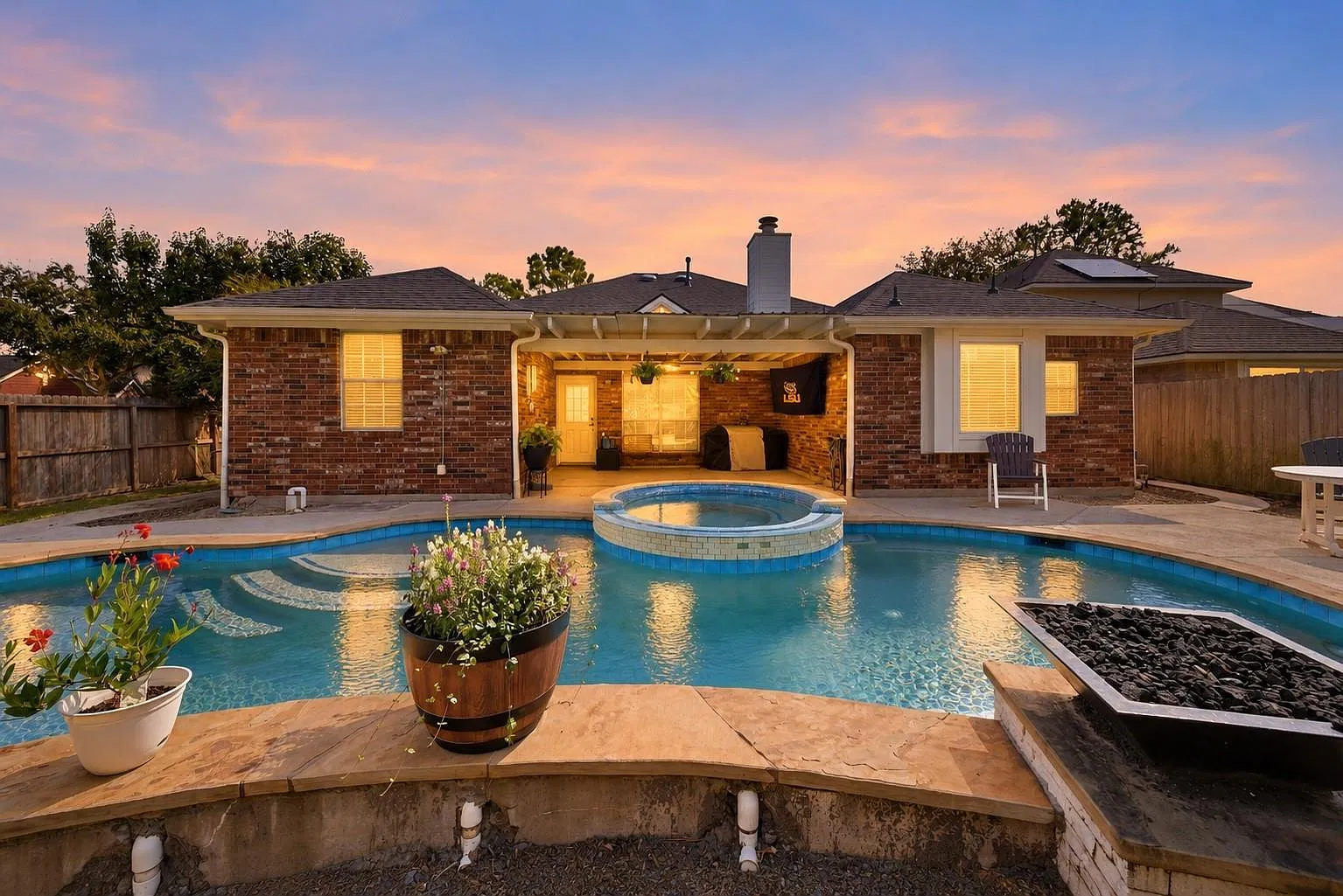 3 bed, 2.0 bath, 2203 sqft, $3,000 — Photo 3