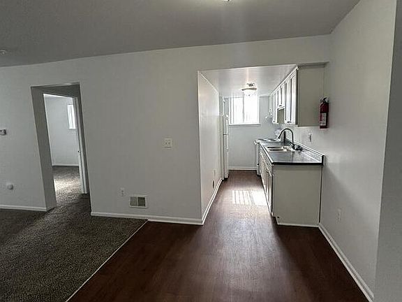 4th image of 721 Green Rd APT 210