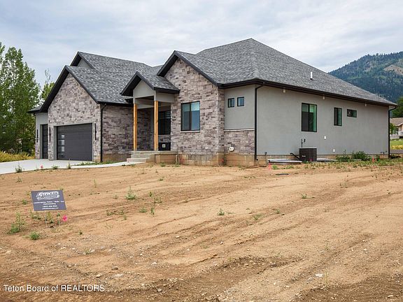 5th image of 275 Alta Dr