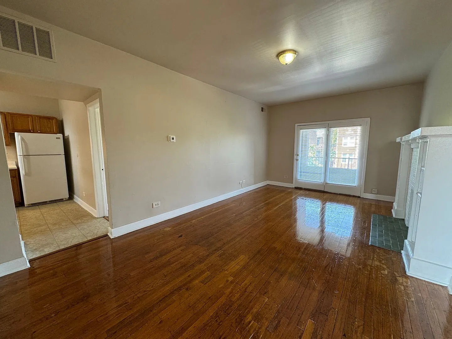 2 bed, $1,200 — Photo 3