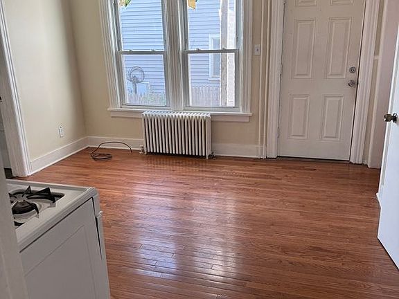 5th image of 229 Ely Ave #1