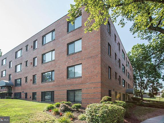 2nd image of 1031 Michigan Ave NE APT 307