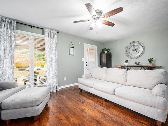 5th image of 1739 Southview Dr E
